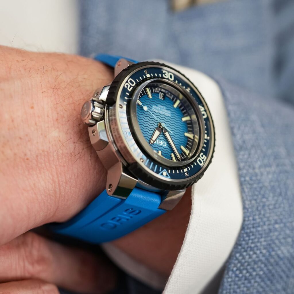 Khám phá vẻ đẹp độc đáo từ Oris Aquis Date mới. 2