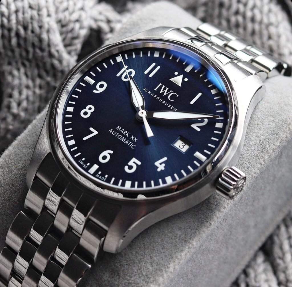Sức hút mãnh liệt từ mặt số xanh IWC Pilot mới 1