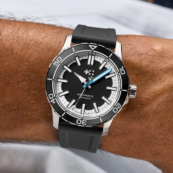 Trải nghiệm thiết kế lặn biển Christopher Ward C60 Trident mới. 1