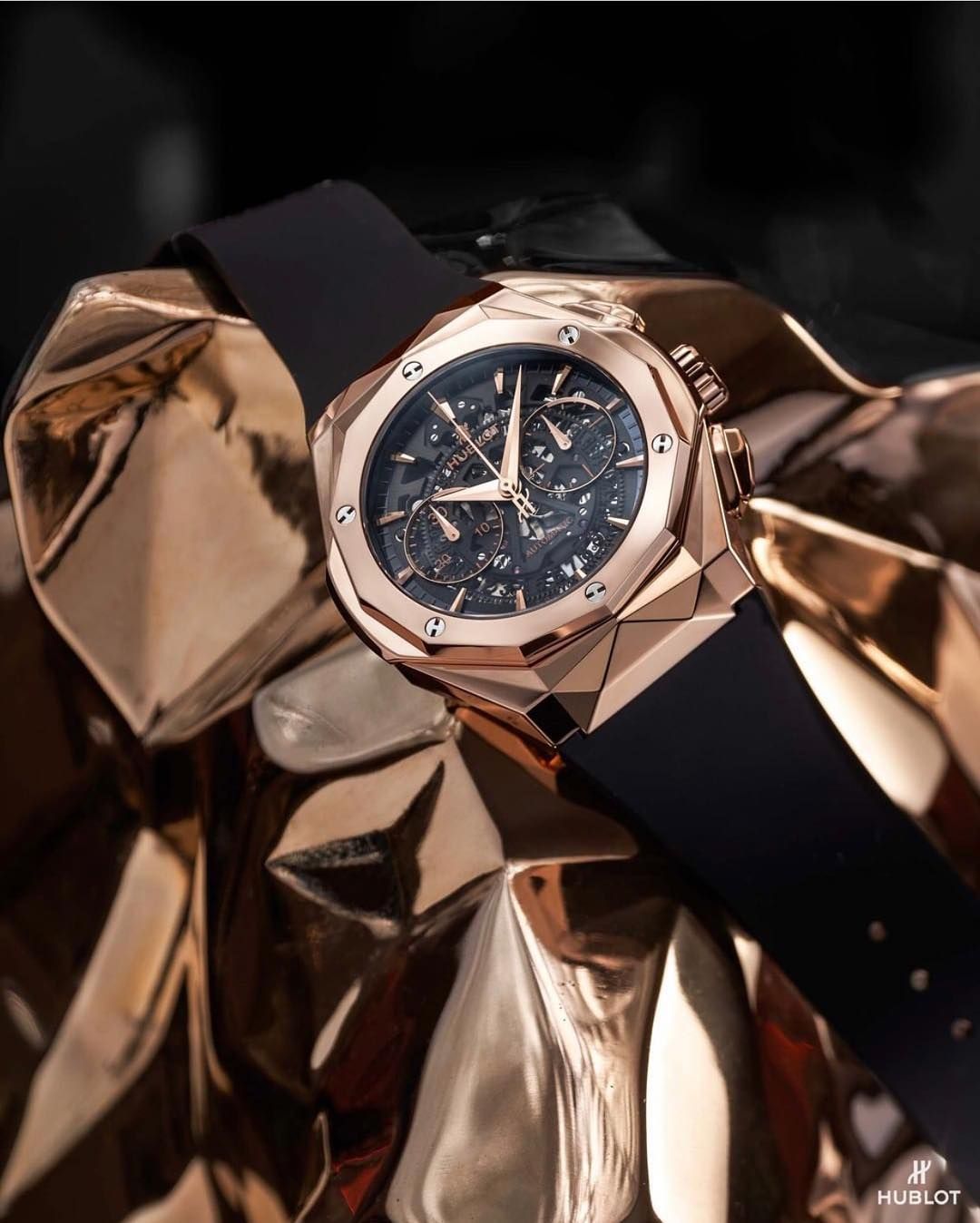 Khám phá nghệ thuật khảm đá quý trên Hublot Classic Fusion. 2