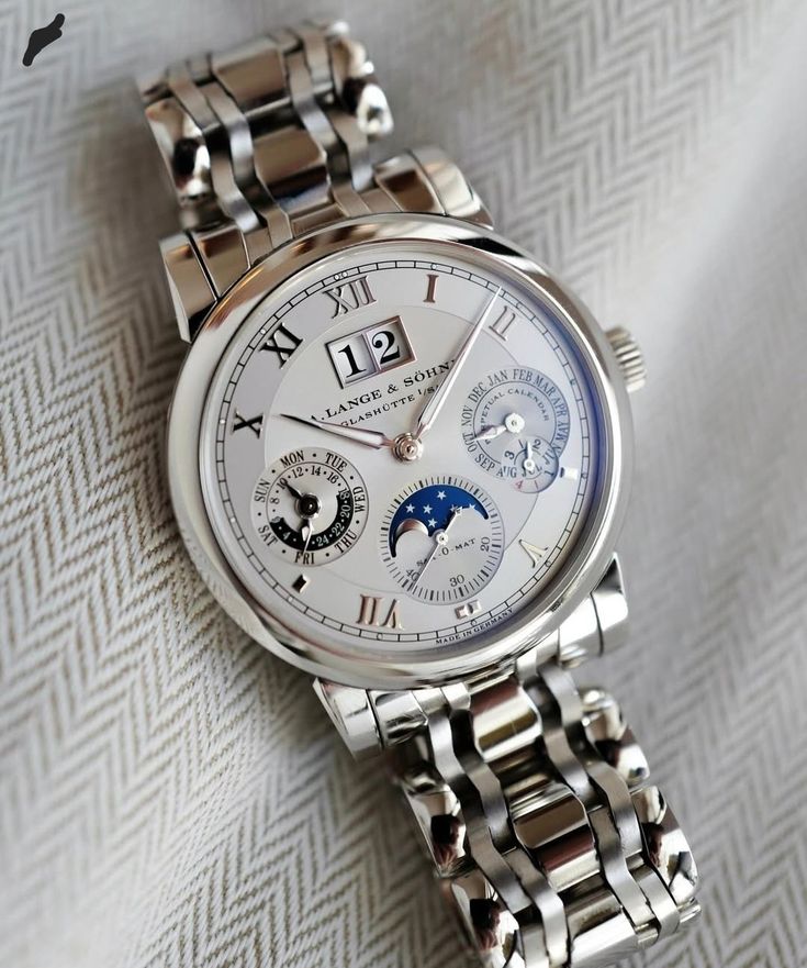 Tuyệt tác tráng men thu nhỏ trên mặt số Ulysse Nardin 3
