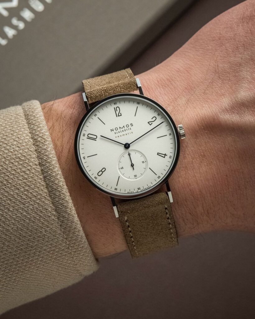 Vẻ đẹp thanh lịch vượt thời gian từ Nomos Tangente mới. 1
