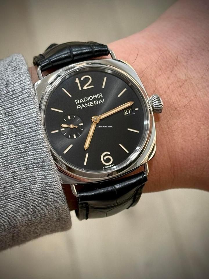 Khám phá vẻ đẹp cổ điển dòng Panerai Radiomir huyền thoại 2
