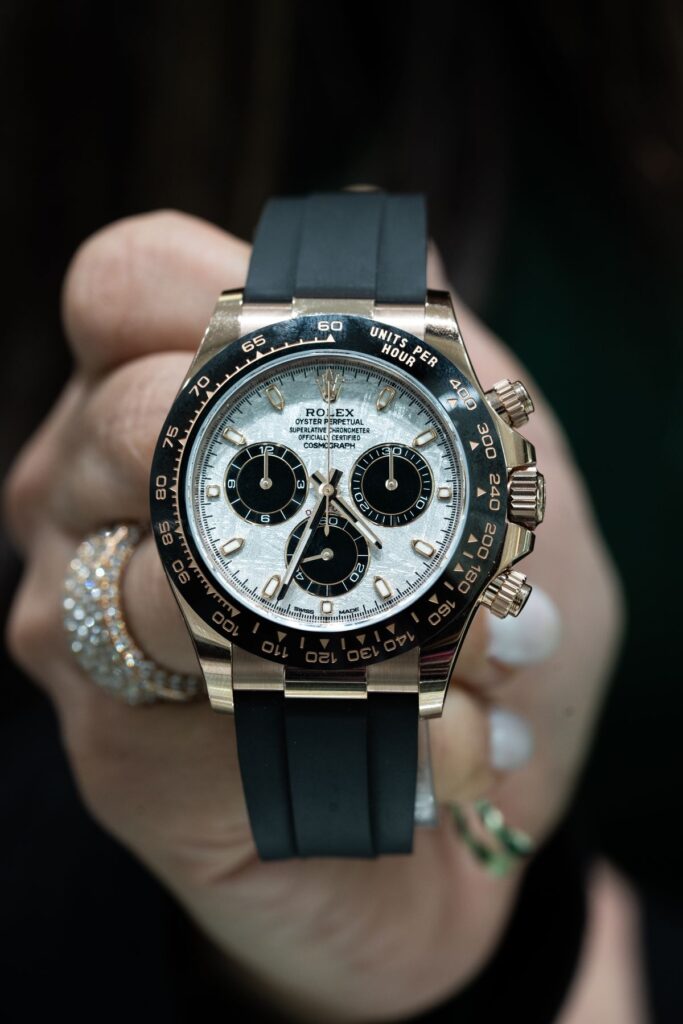 Sự lên ngôi của vật liệu Ceramic trên Rolex Daytona mới. 2