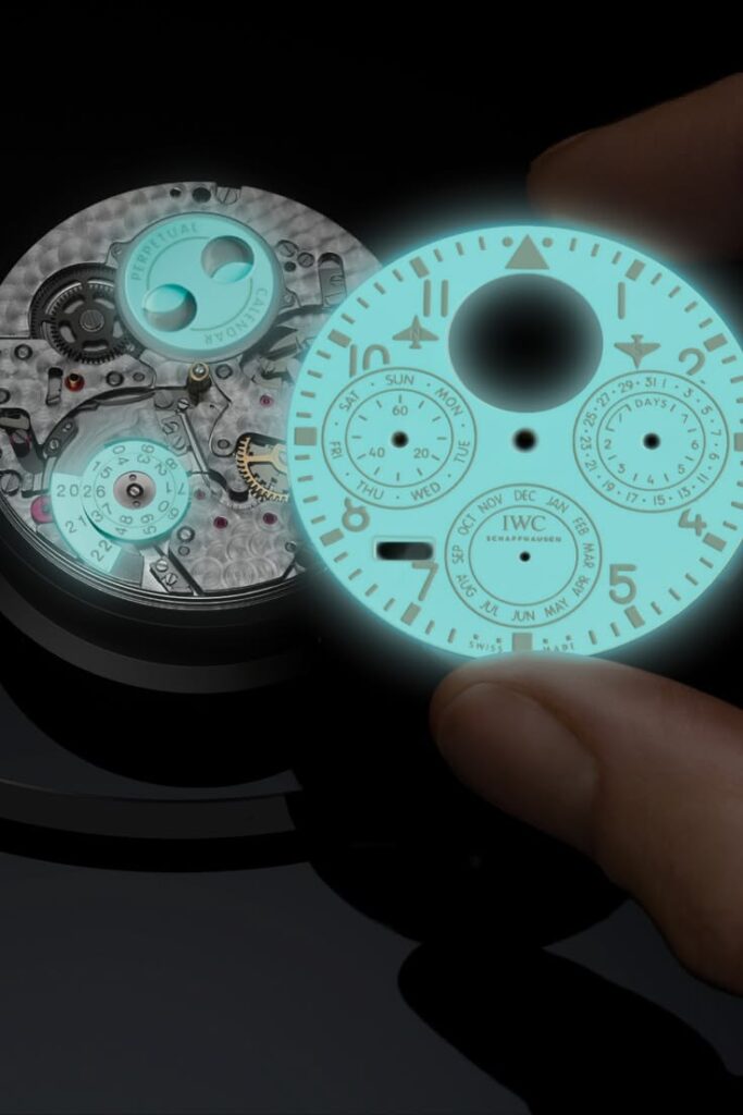 Trải nghiệm cơ chế xoay mặt số độc bản Ressence Type. 2