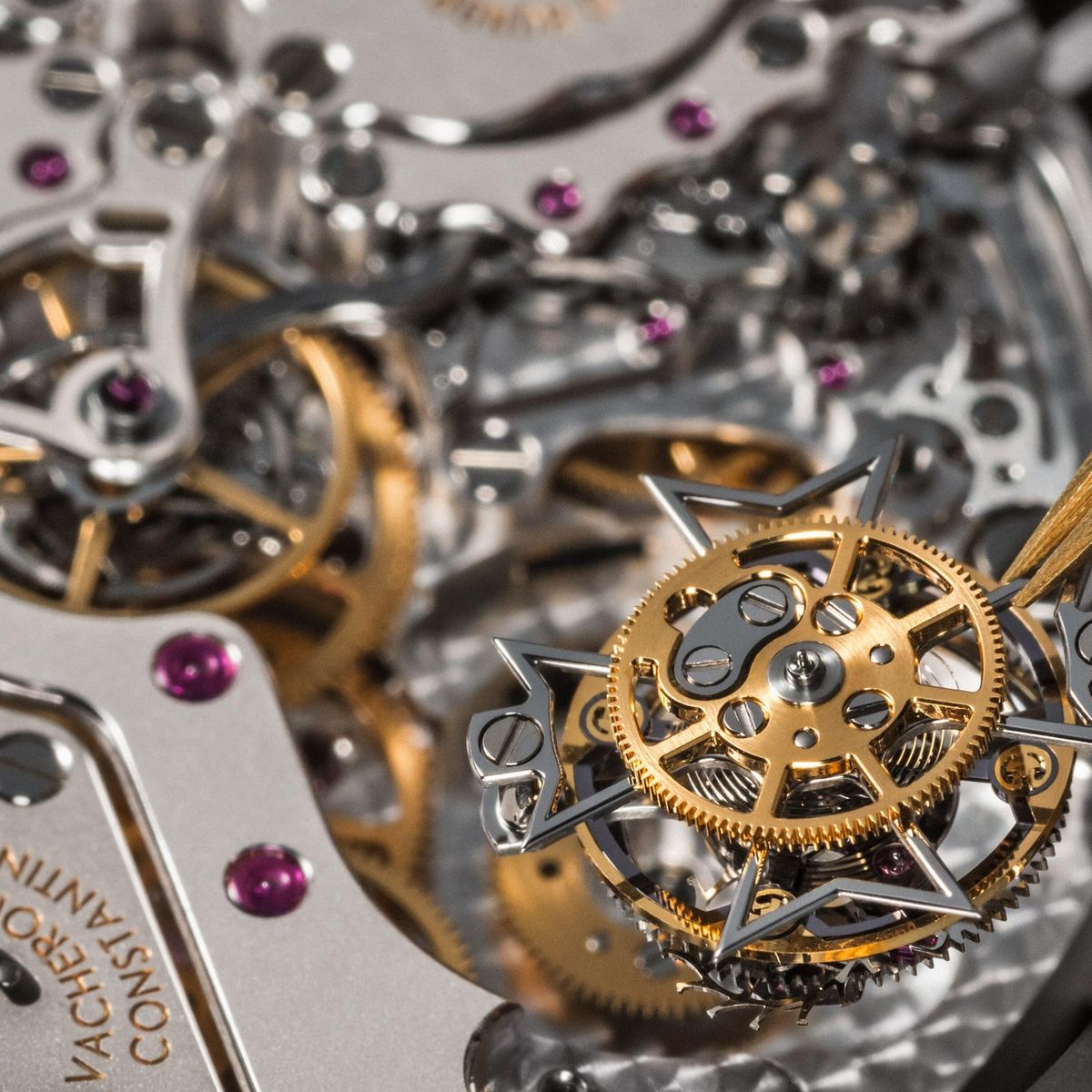 Nghệ thuật chạm khắc tinh xảo trên cỗ máy Breguet Classique 3