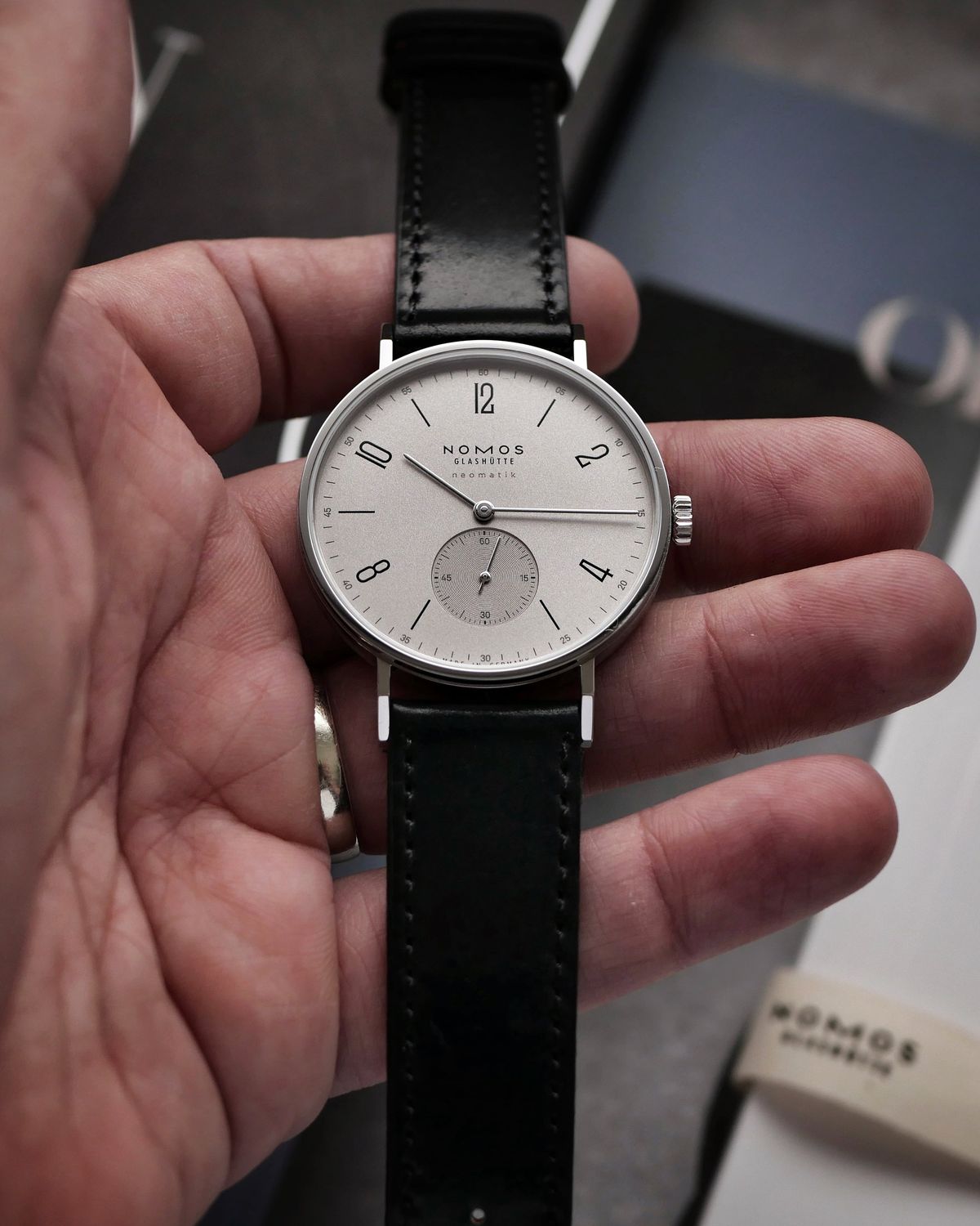 Vẻ đẹp thanh lịch vượt thời gian từ Nomos Tangente mới. 3