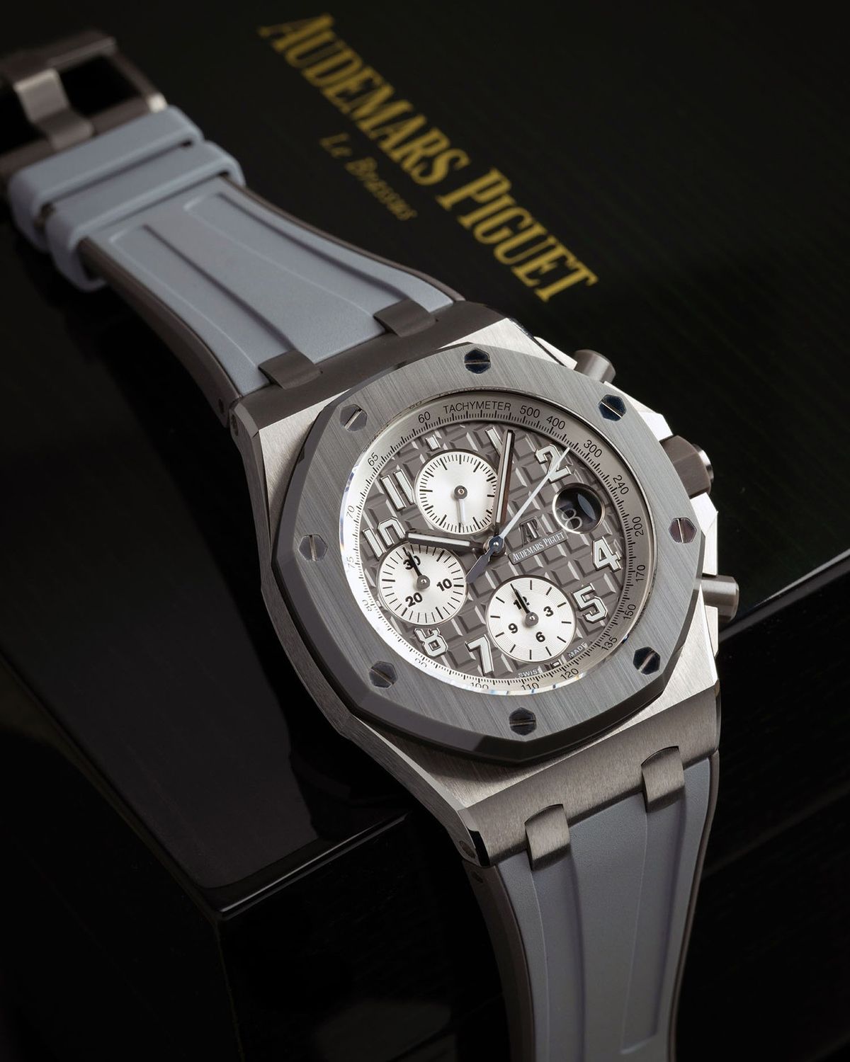 Khám phá bộ vỏ Carbon siêu bền Audemars Piguet Offshore mới. 2