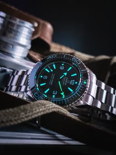 Huyền thoại lặn biển chinh phục đại dương Omega Planet Ocean 3