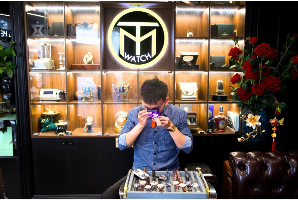 Thu mua đồng hồ Rolex Daytona vàng khối tại Hà Nội. 2
