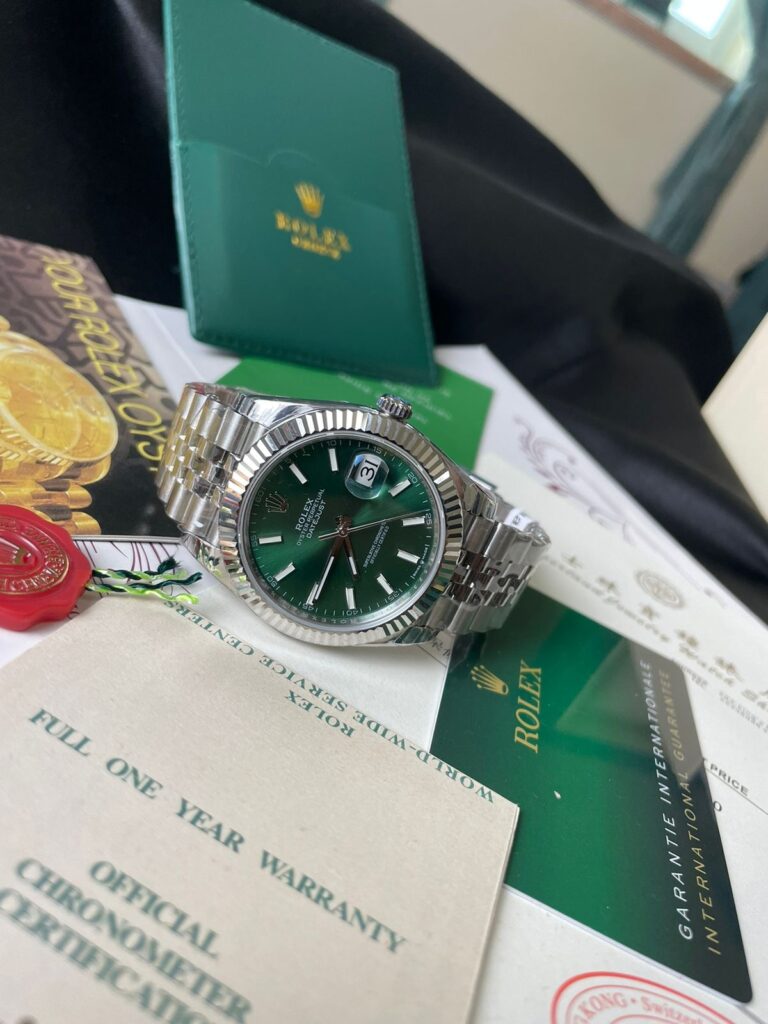 Ấn tượng vành khắc rãnh đặc trưng trên cỗ máy Rolex. 1