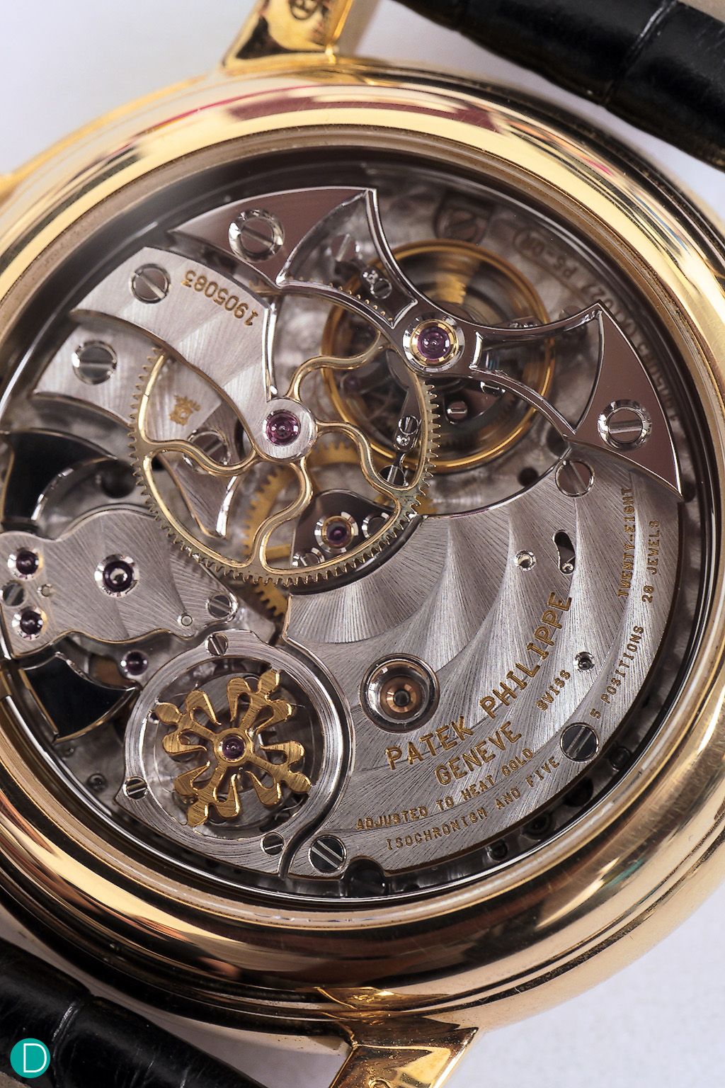 Khám phá cơ chế điểm chuông phức tạp cỗ Patek Philippe 1