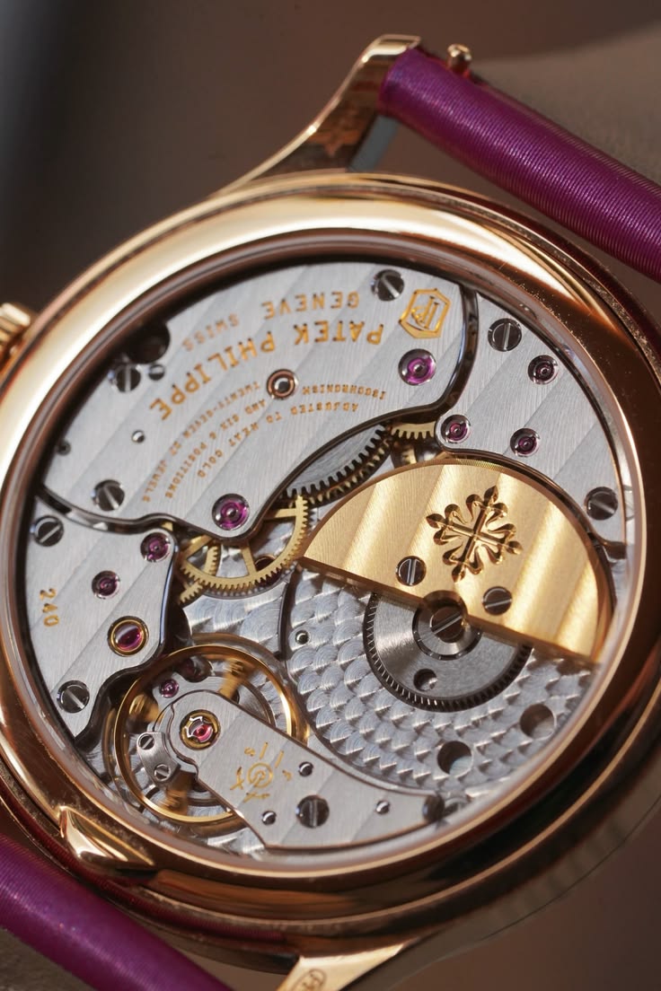 Trải nghiệm độ hoàn thiện thủ công cỗ máy Patek Philippe 2