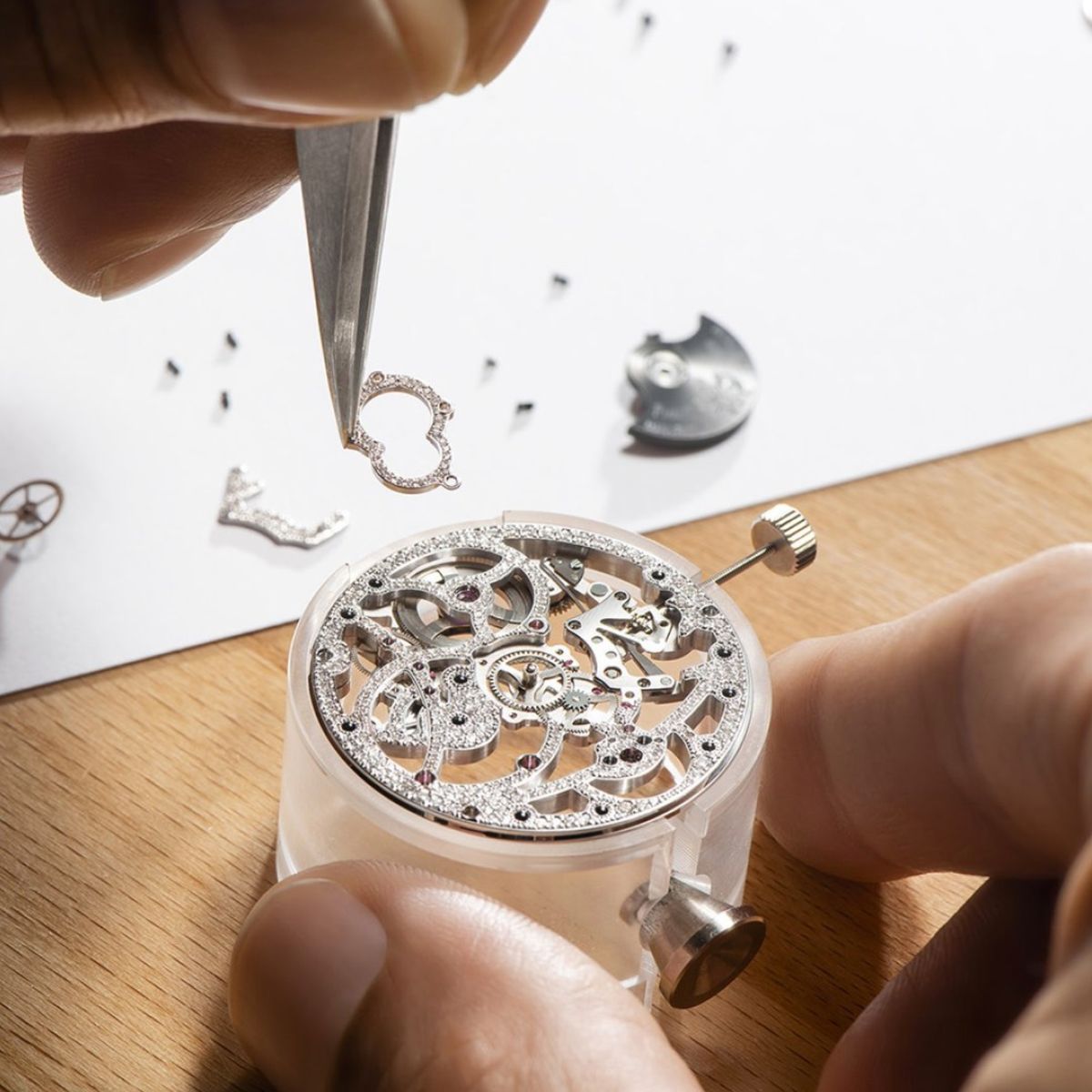 Khám phá cơ chế điểm chuông phức tạp cỗ Patek Philippe 3