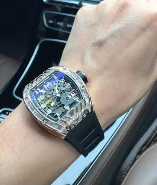 Giải mã nguyên nhân đồng hồ cơ hay bị chạy chậm. 2
