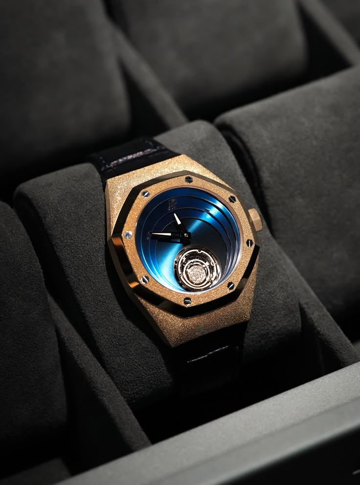 Điểm nhấn hình bát giác đặc trưng trên dòng Audemars Piguet 2