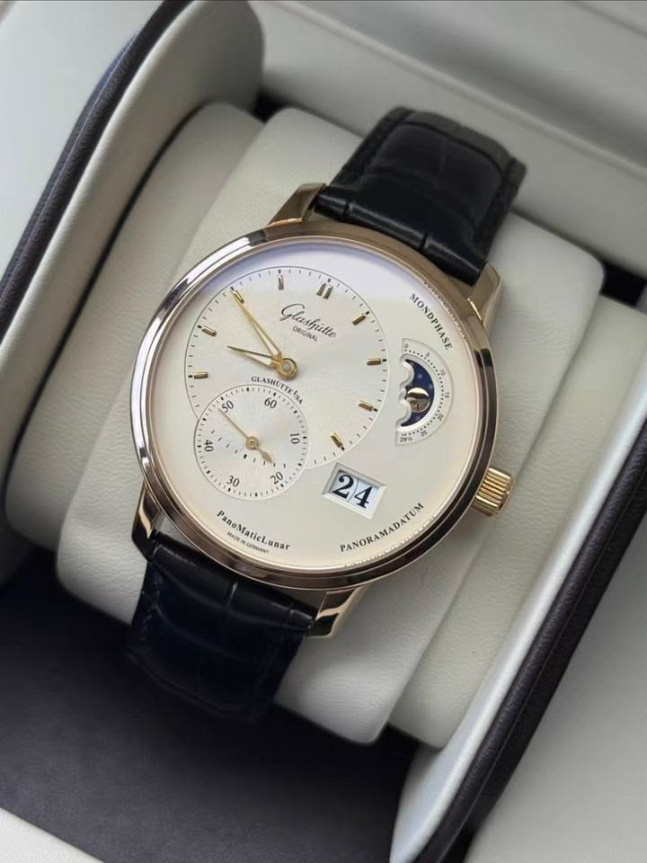Khám phá sự tinh tế cấu trúc hai đĩa lịch Glashütte. 1
