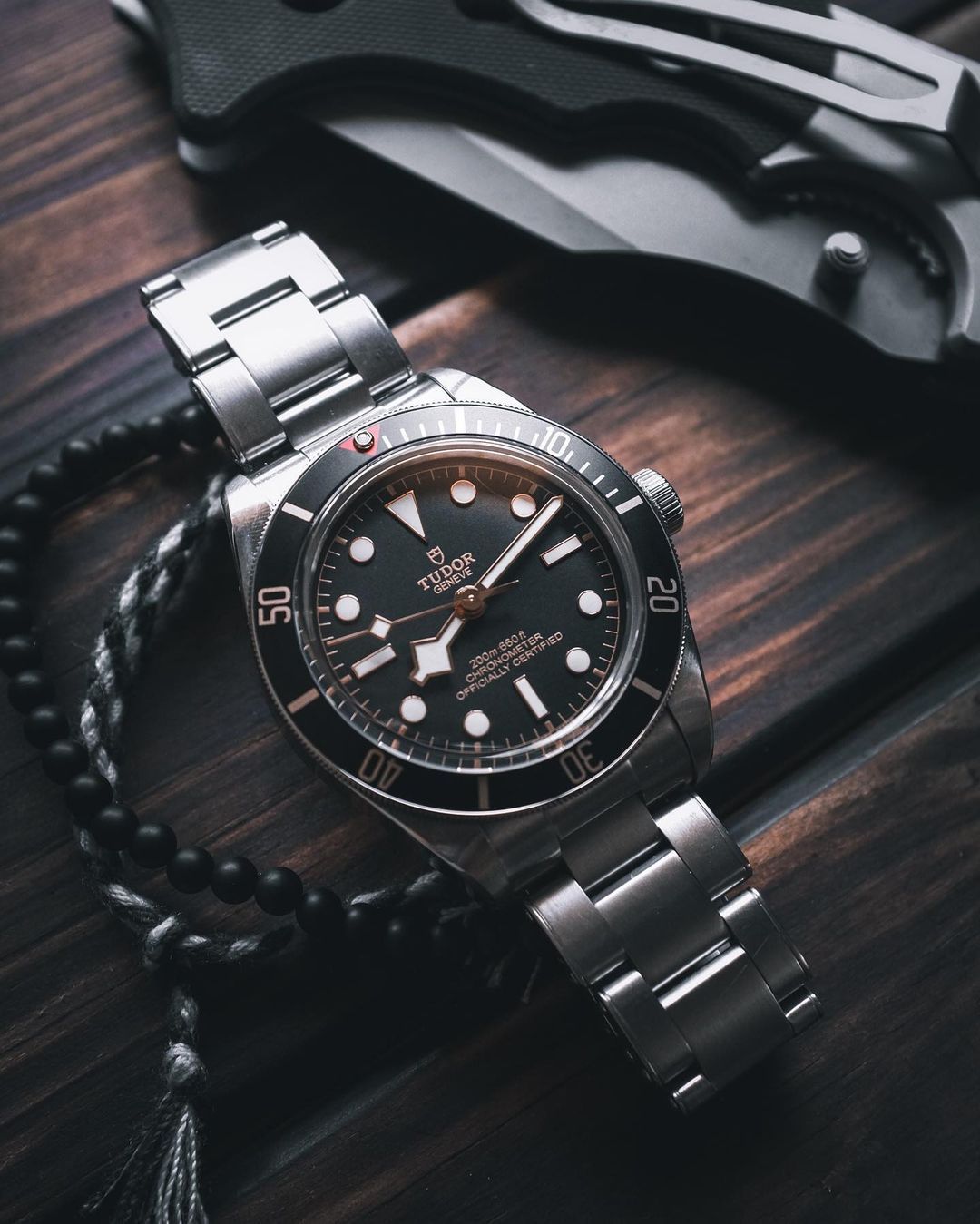 Sức hút từ kim giờ hình bông tuyết Tudor Black Bay. 2