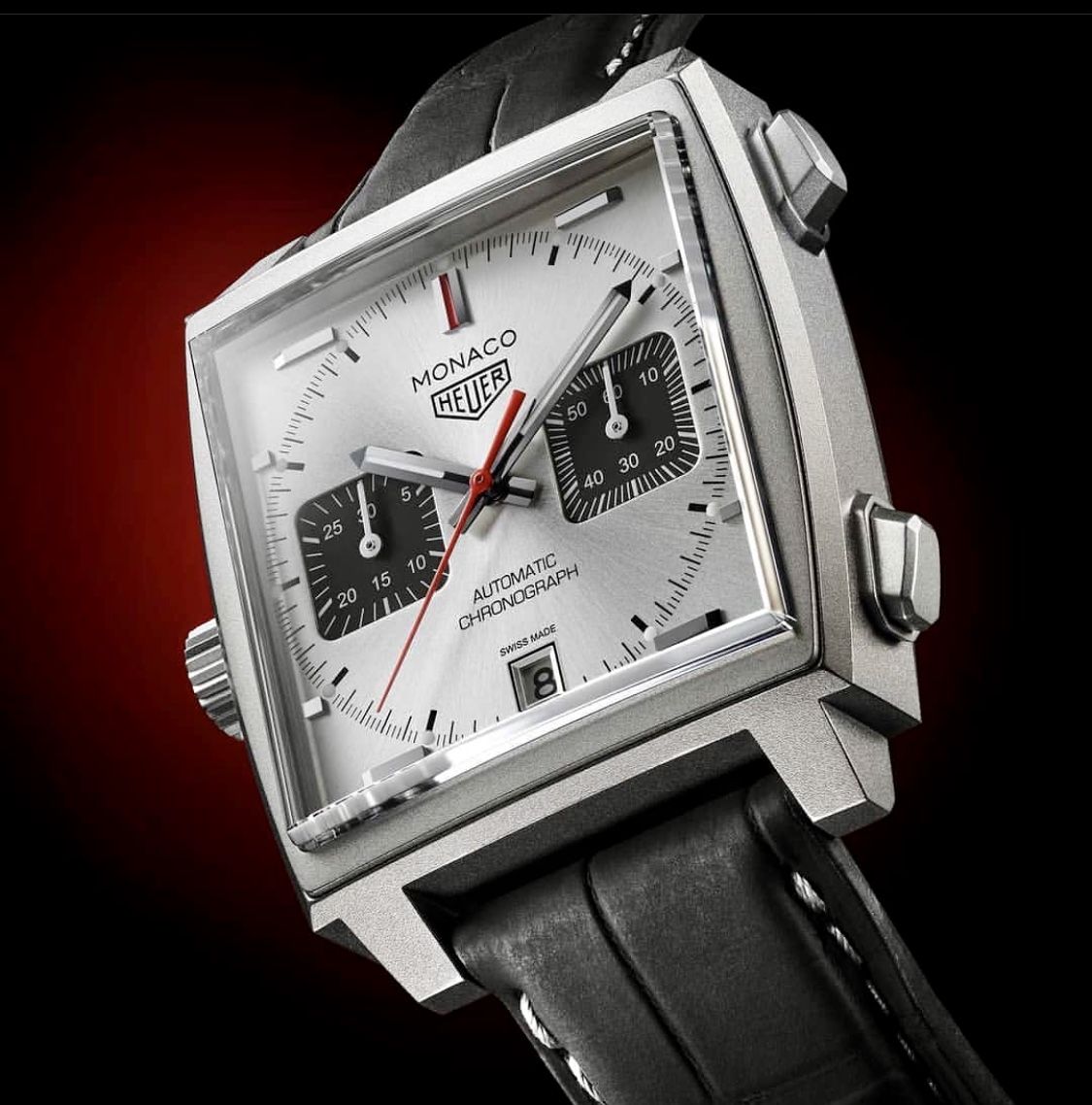 Sức hút vượt thời gian từ cỗ máy TAG Heuer Monaco. 2