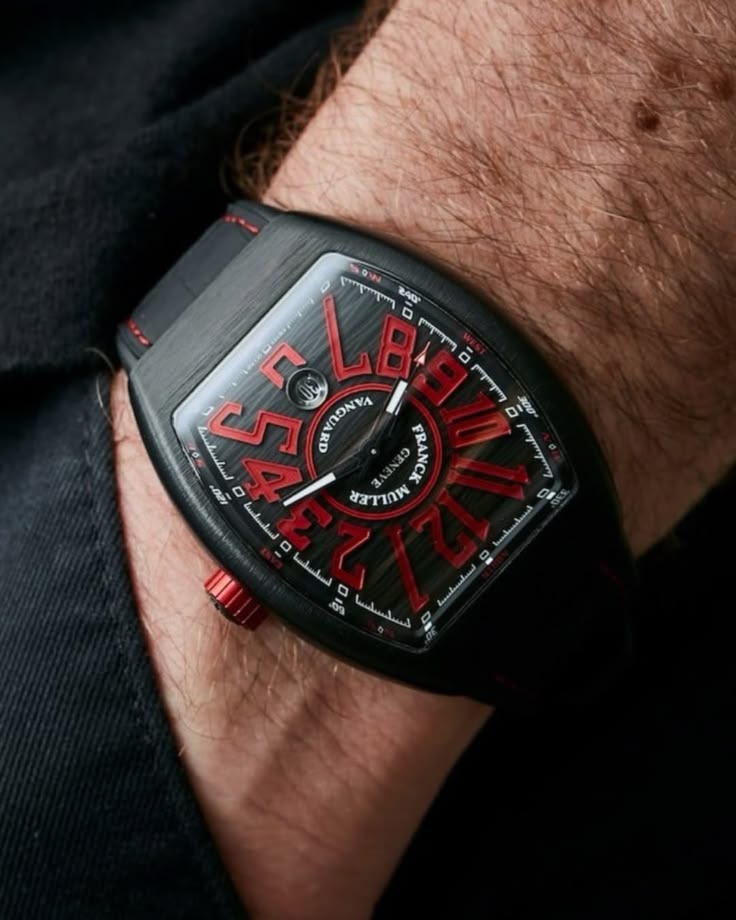 Vẻ quyến rũ từ những đường uốn cong vỏ Franck Muller 2
