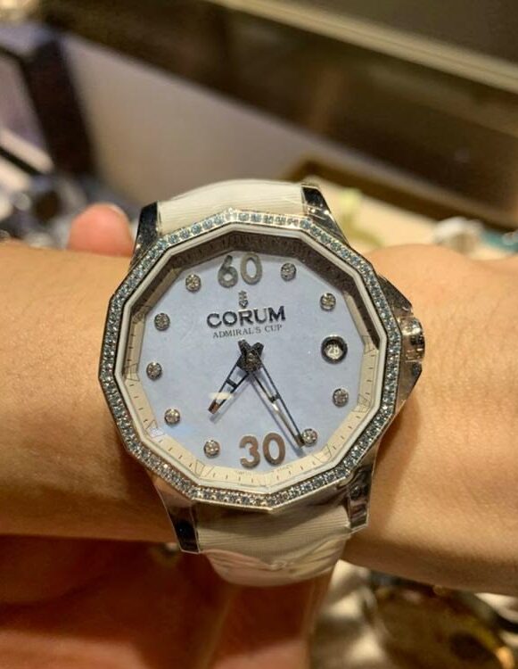 Đánh giá vẻ đẹp độc đáo của cỗ máy Corum Bubble 2