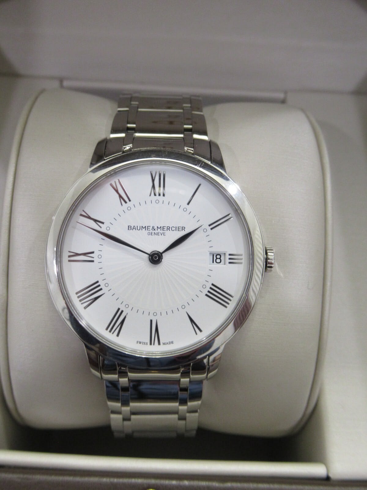 Sức hút mê hoặc đến từ mẫu Baume Mercier Classima Automatic. 3
