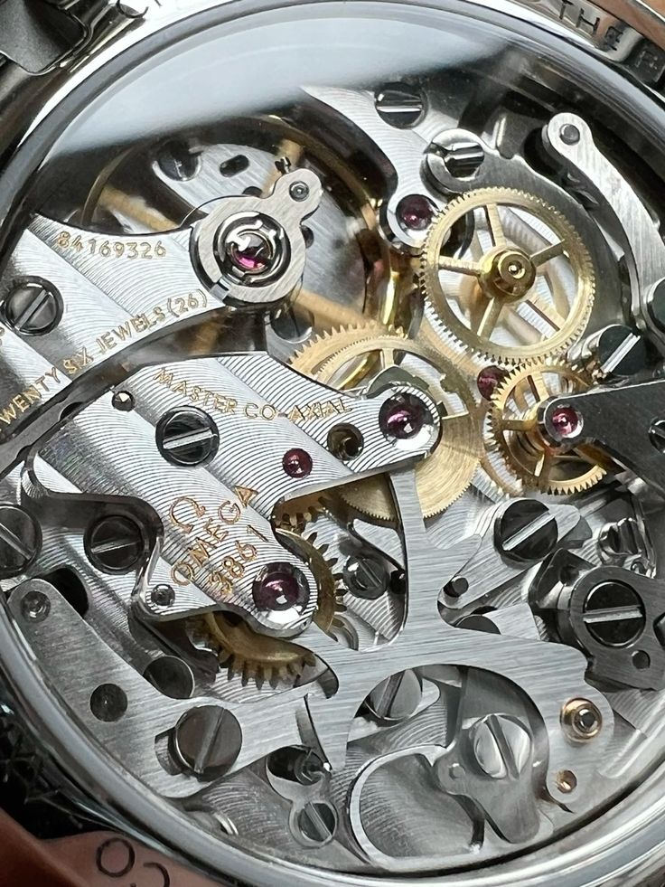Hành trình tạo nên chiếc bấm giờ biểu tượng Omega Speedmaster 1