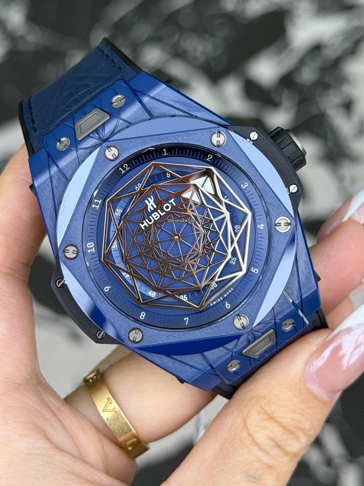 Độc đáo phong cách hình học mặt số Hublot Sang Bleu. 2