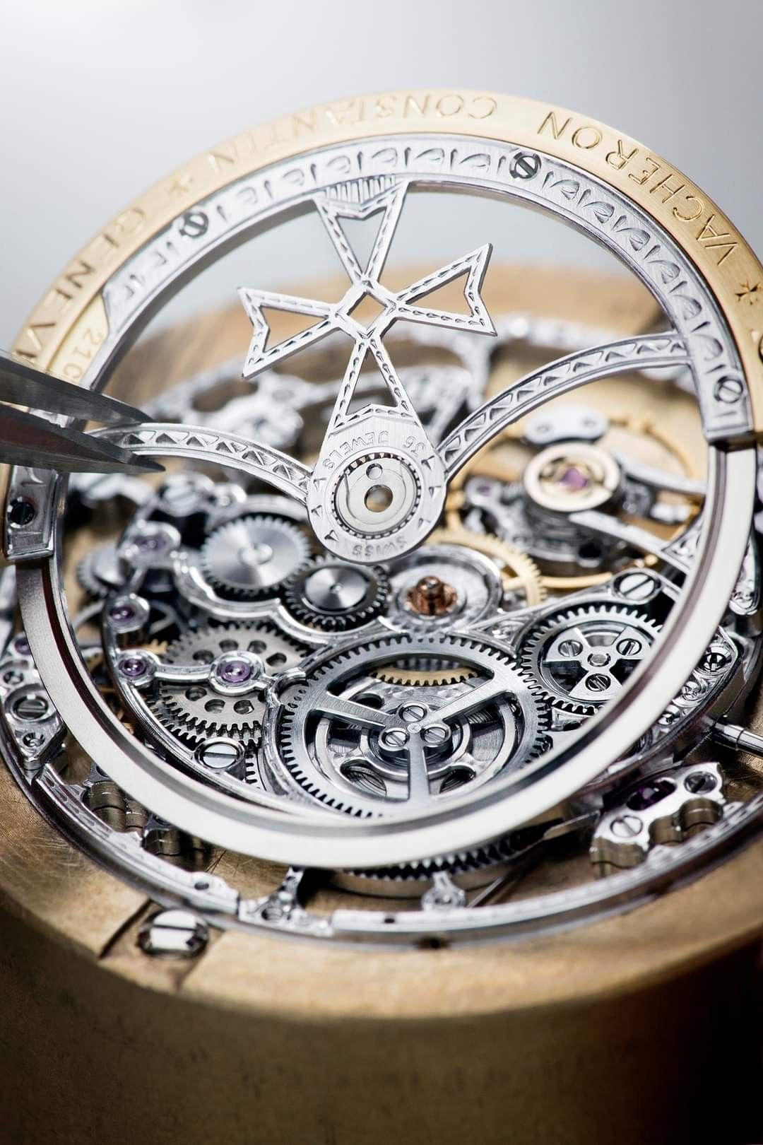 Giải mã sức quyến rũ từ các ốc vít cỗ Cartier 2