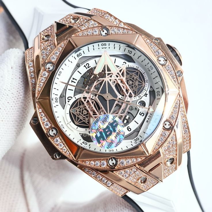 Độc đáo phong cách hình học mặt số Hublot Sang Bleu. 3