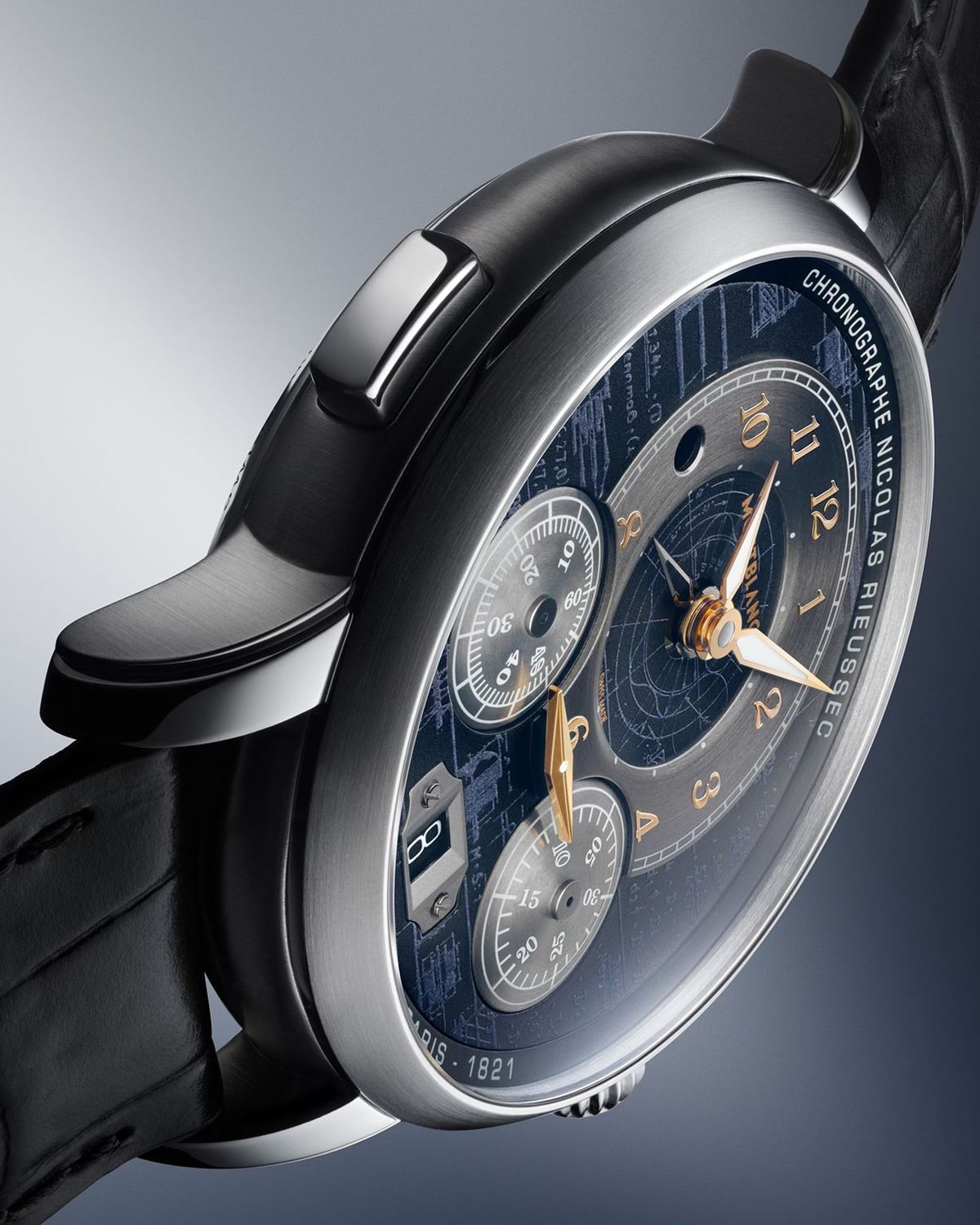 Ấn tượng mặt số chải tia cỗ máy Montblanc Star Legacy. 1