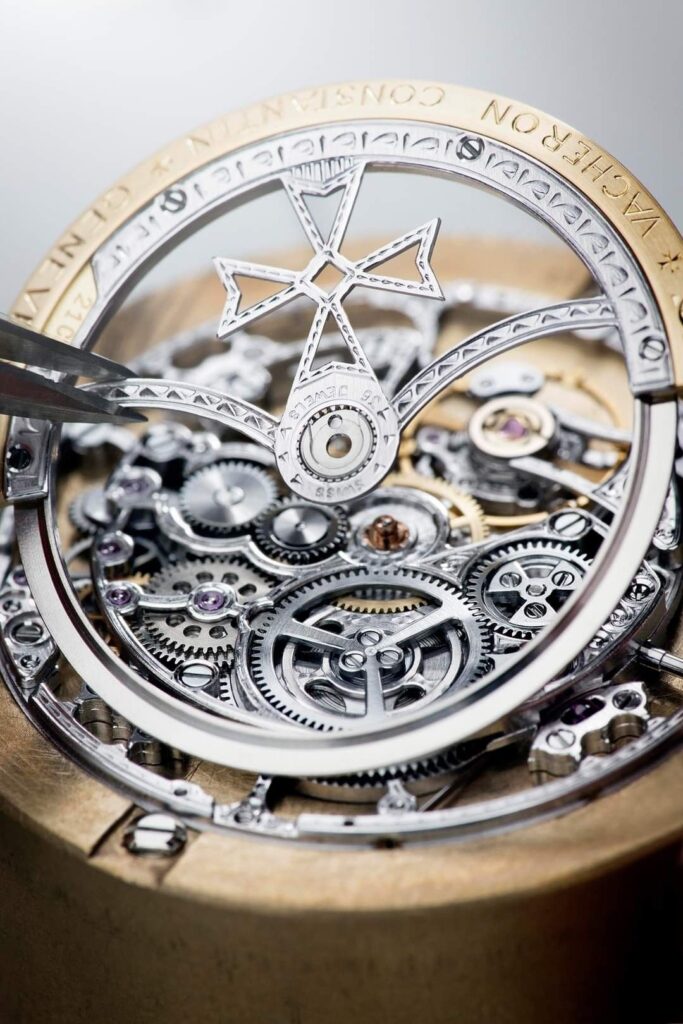 Khám phá cấu trúc vỏ bát giác cỗ máy Audemars Piguet. 2