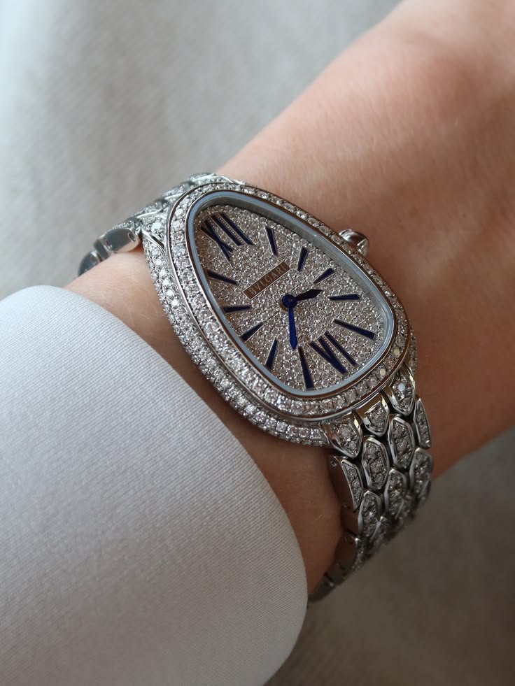 Bí ẩn đằng sau kiệt tác siêu mỏng thương hiệu BVLGARI 2