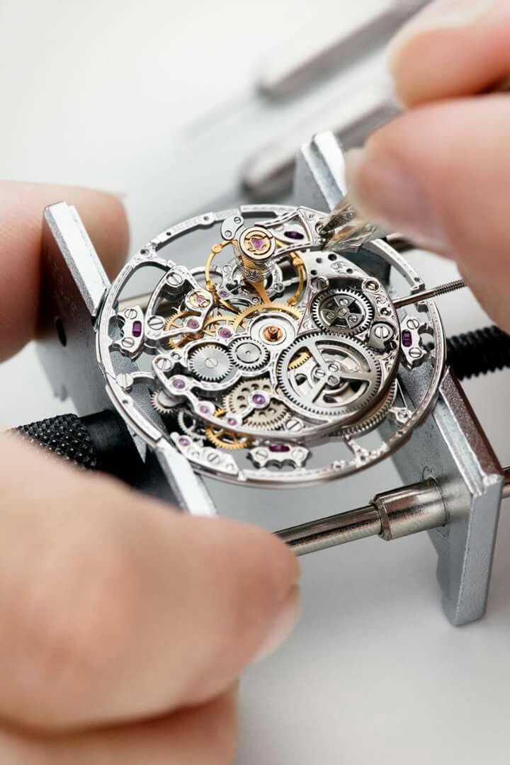 Trải nghiệm cơ chế chuyển động bánh răng vuông Maurice Lacroix. 3