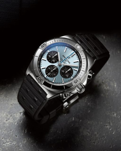 Trải nghiệm trọng lượng siêu nhẹ đặc trưng cỗ máy Breitling. 3