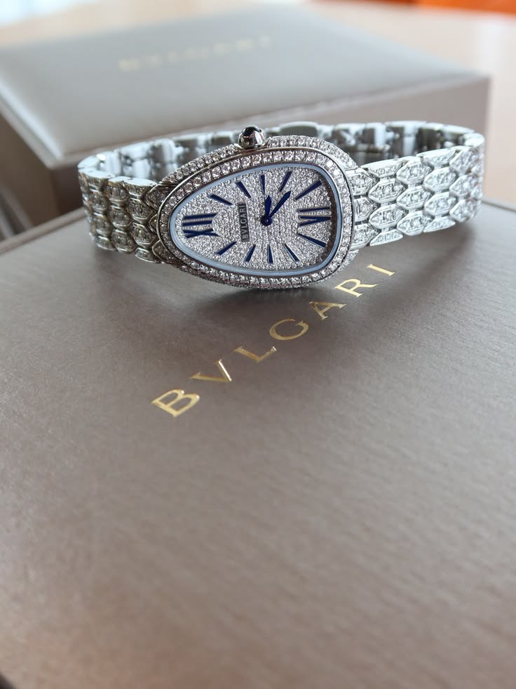 Bí ẩn đằng sau kiệt tác siêu mỏng thương hiệu BVLGARI 3