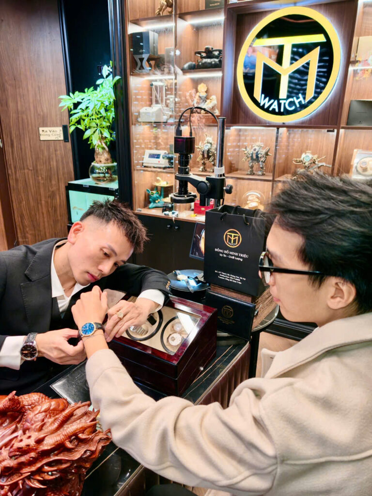 Giao dịch thu mua đồng hồ Rolex cũ phố Cầu Gỗ. 2