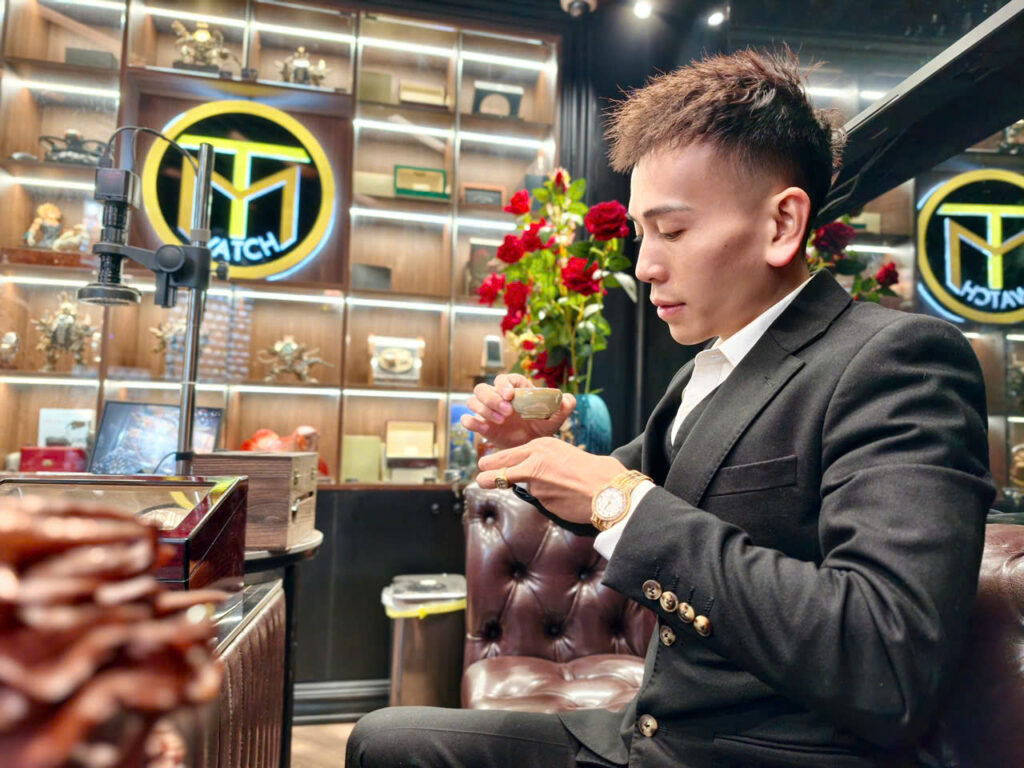Thu mua đồng hồ Chopard cũ giá cao phố Ngô Quyền 2