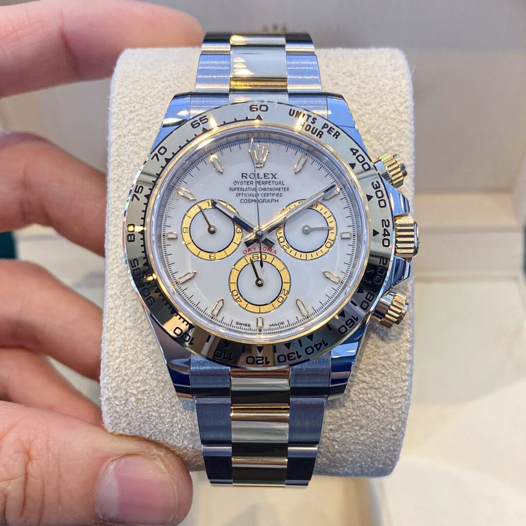 Vẻ đẹp ma mị của mặt số thiên thạch Rolex Daytona. 2