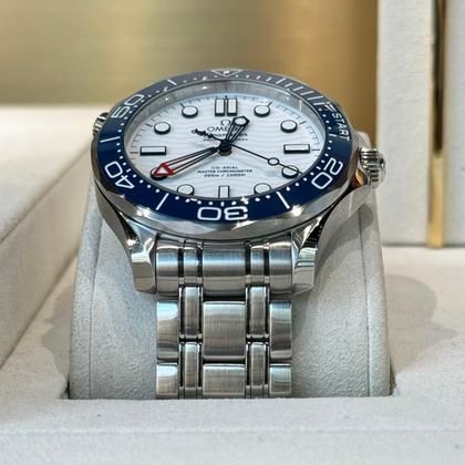 Sức hút mãnh liệt từ mặt số xanh Omega Seamaster Diver 300M. 2