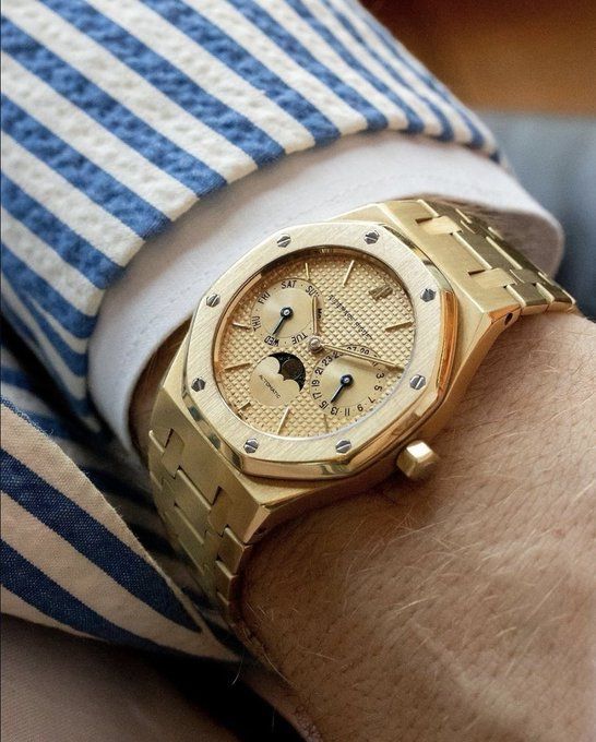 Tại sao mặt số Audemars Piguet Royal Oak hay bị ố vàng? 2