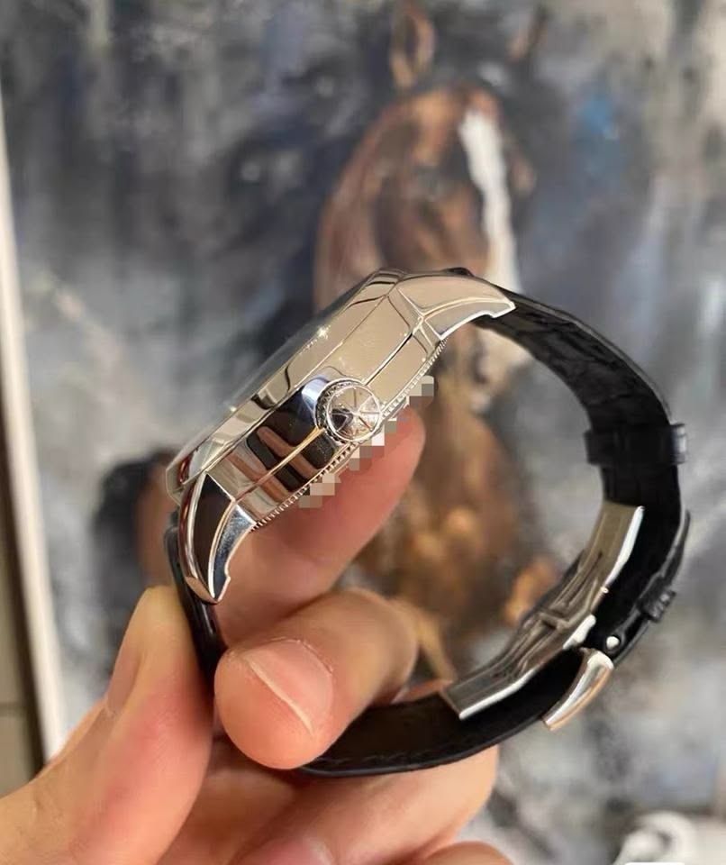 Xử lý lỗi trầy xước vành bezel vỏ Vacheron Constantin Overseas. 3