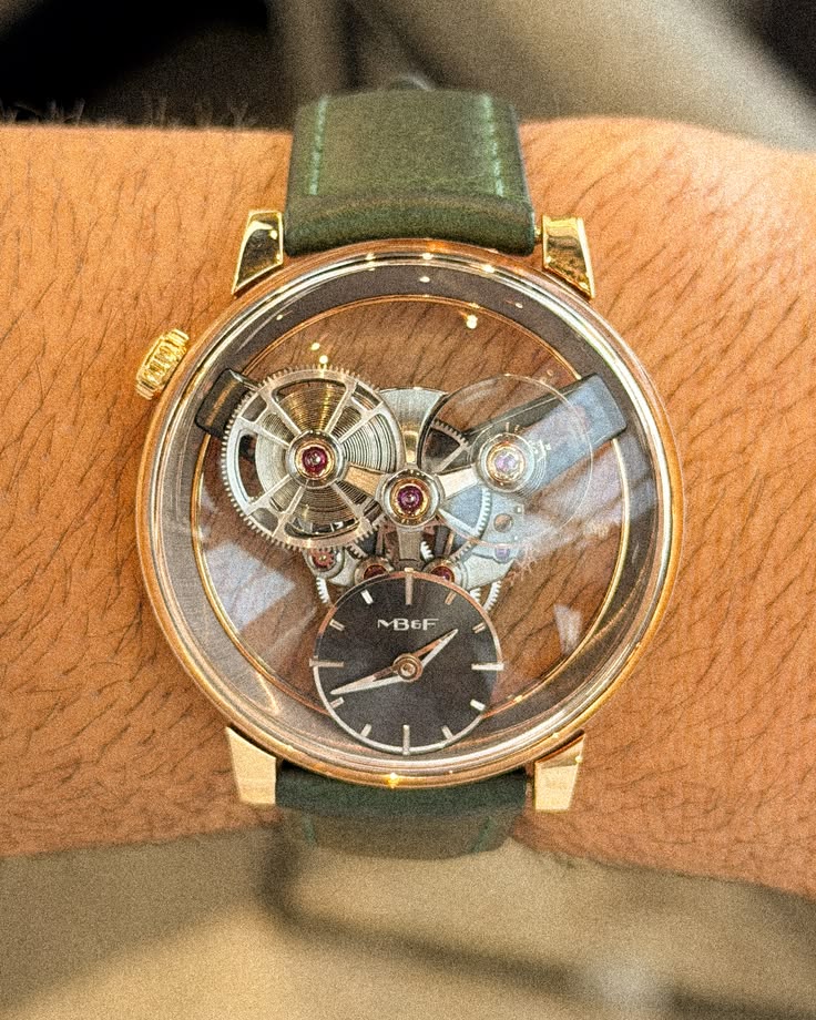 Vẻ đẹp siêu thực của mặt số ba chiều hãng MB&F. 2