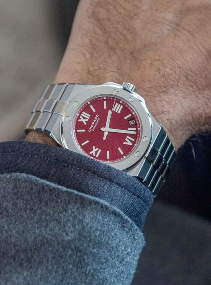 Vẻ đẹp từ mặt số vân mắt đại bàng Chopard Alpine Eagle. 2