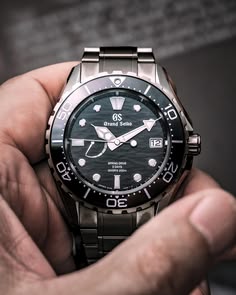 Tại sao kim giây đồng hồ Grand Seiko trôi êm ái thế? 2