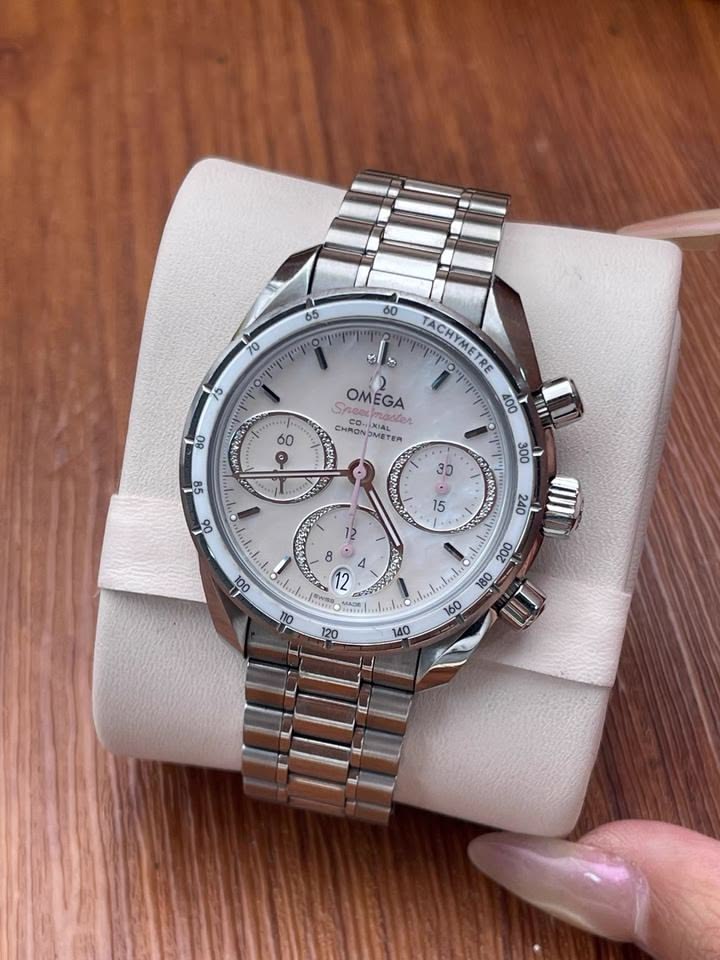 Sự thật về lớp sơn dạ quang trên đồng hồ Omega. 2