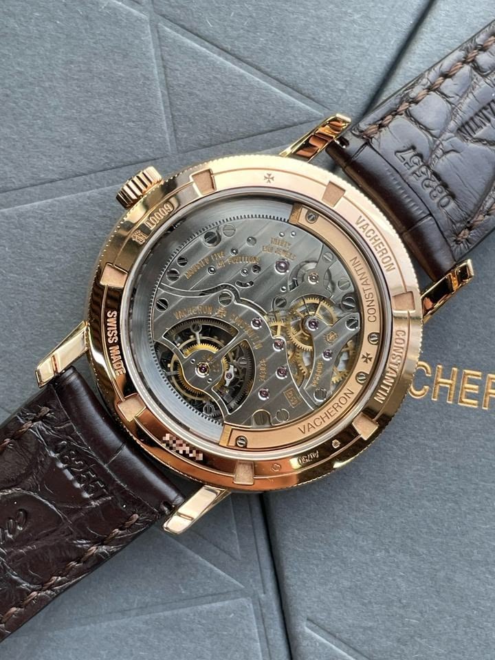 Cách nhận biết dây da cá sấu Vacheron Constantin Traditionnelle bị tráo. 1