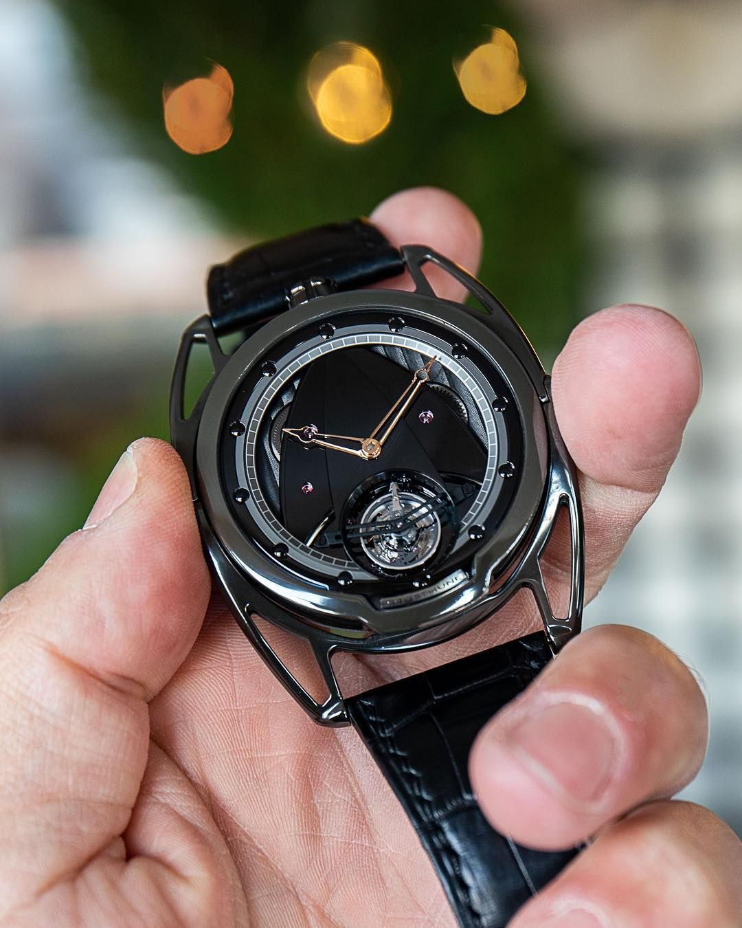 Khám phá càng nối dây nảy linh hoạt của hãng De Bethune. 1
