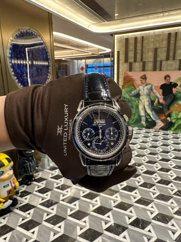 Lý do khiến dây da đồng hồ Patek Philippe bốc mùi hôi. 1