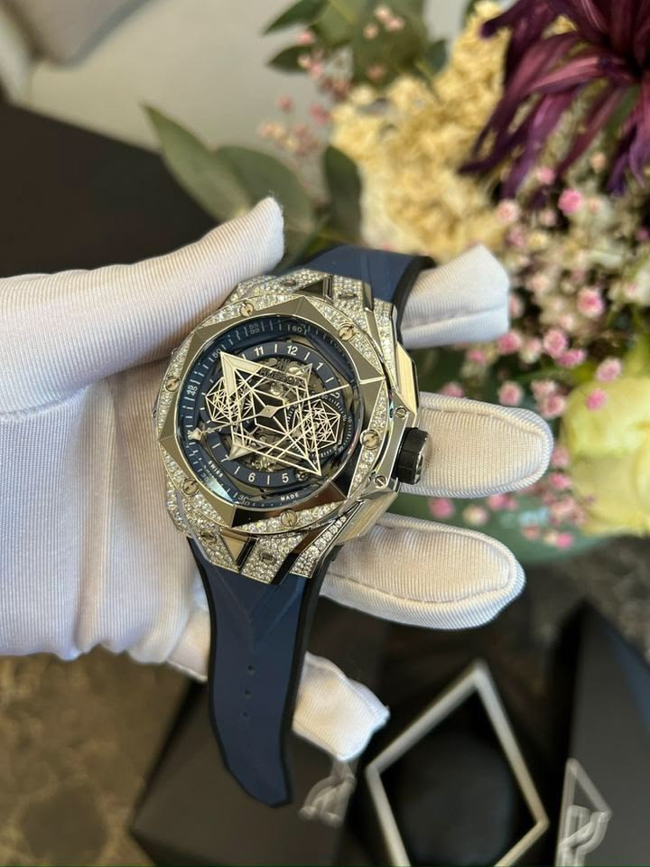 Sự kết hợp hoàn hảo giữa gốm sứ với cỗ Hublot 1